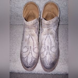 Sterling River ankle boots